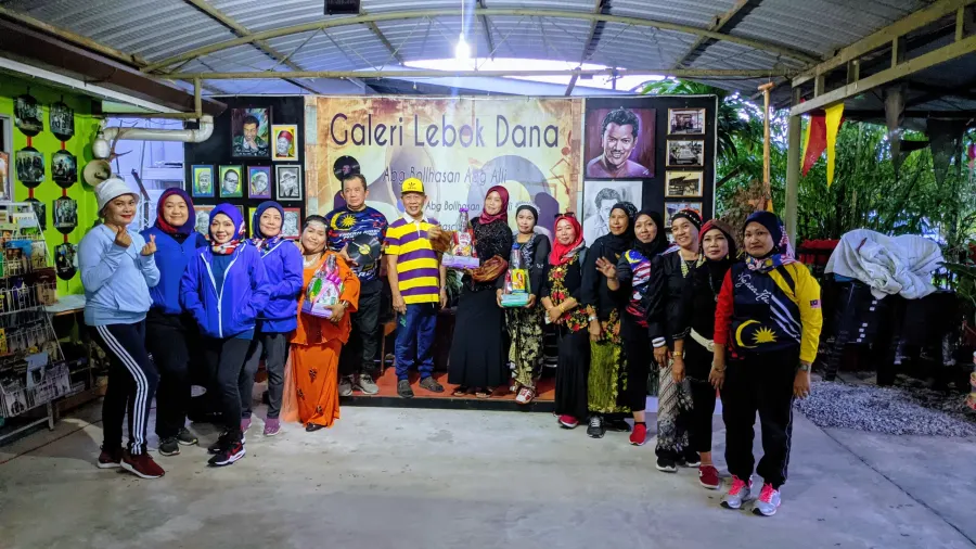 Senam Tari Sempena Hari Kebangsaan Ke-65 — Galeri Lebok Dana