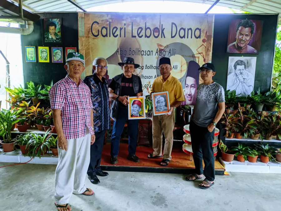 Makan Tengah Hari dan Penyerahan Potret Ahli Kumpulan Geng Pau Suri (GPS) — Galeri Lebok Dana