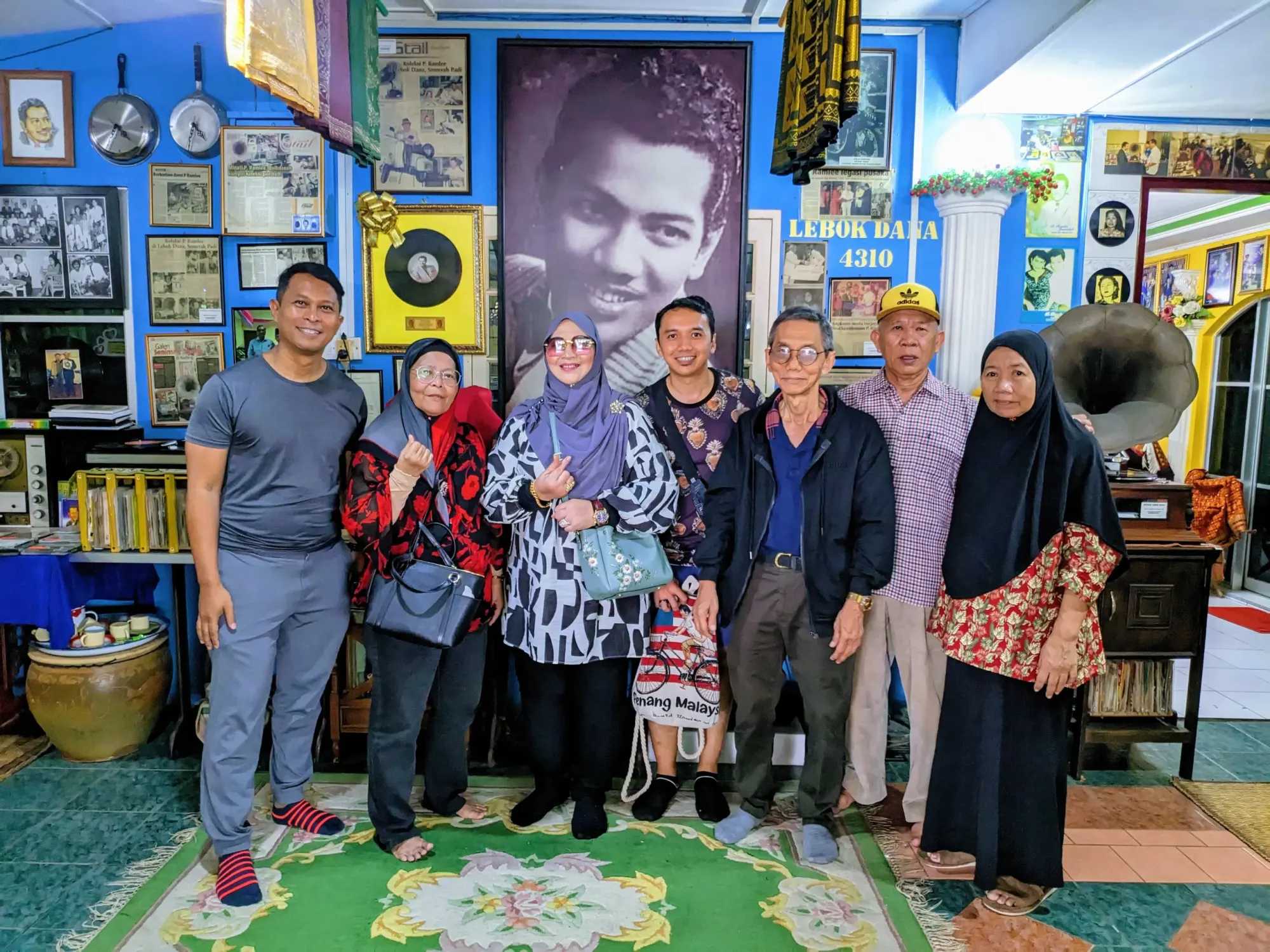 Kunjungan daripada Puan Rogaiyah Serta Keluarga Daripada Singapura — Galeri Lebok Dana