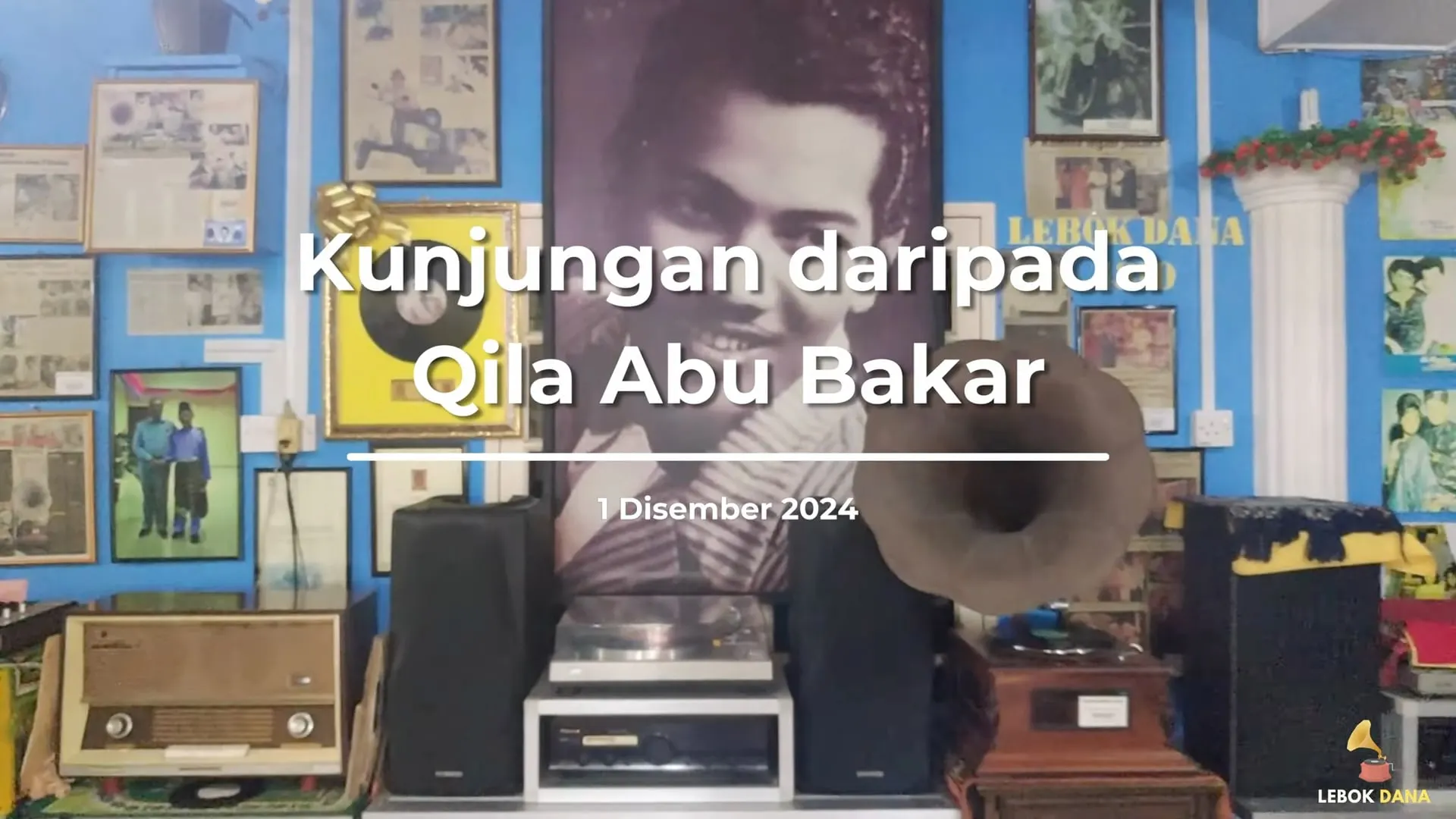Kad tajuk video kunjungan penyanyi Qila Abu Bakar ke Galeri Lebok Dana pada 1 Disember 2024, berlatarkan potret P. Ramlee