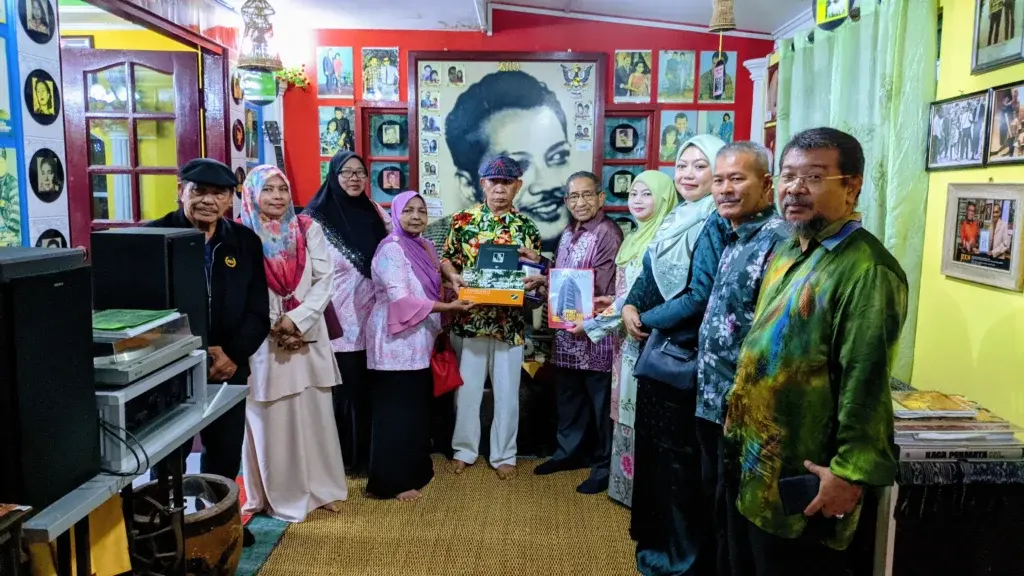 Kunjungan daripada Tan Sri Dato’ Seri (Dr.) Haji Mohd Yussof Latiff — foto 2